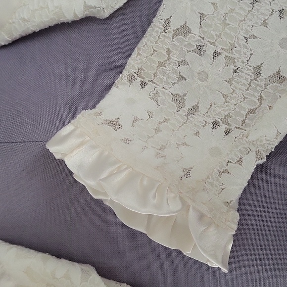 Vintage TuEllys Ivory Lace Shirt With Satin Collar And Ruffles. - Picture 7 of 11